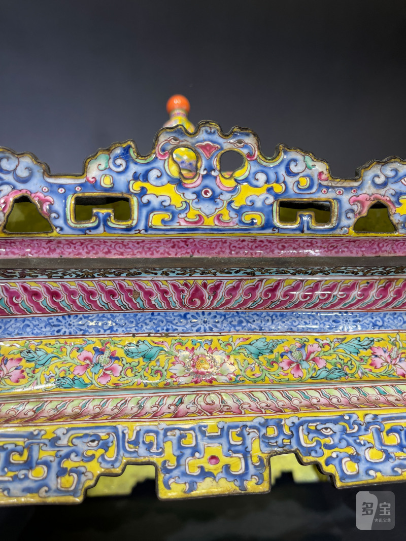 清乾隆 铜胎画珐琅柠檬黄地缠枝花卉纹摆件 - 图11